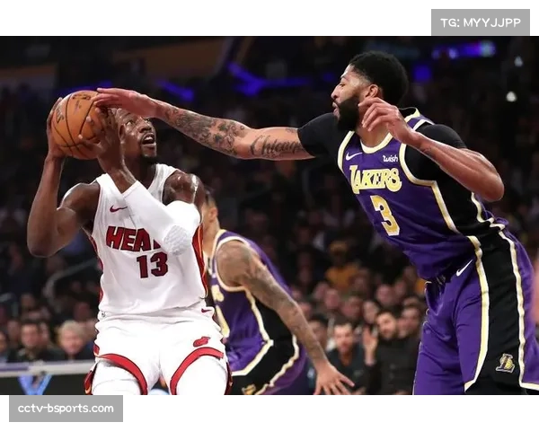 阿马杜承担中场扫荡任务，铜梁龙防守体系的关键支柱